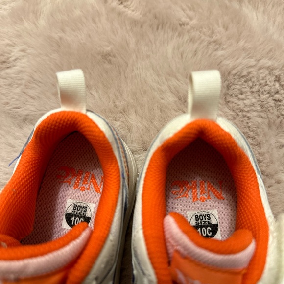 Size 10 toddler nike sneakers - Picture 3 of 4